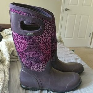 Bogs Women's North Hampton Floral Rain Boot, Plum